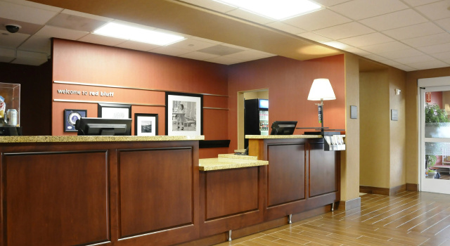 Hampton Inn & Suites Red Bluff, Buchen Sie Hotel Red Bluff Kalifornien