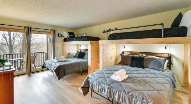 Bellaire Vacation Rental - Ski Shuttle Access!, Rezerwuj Apartament Bellaire Michigan