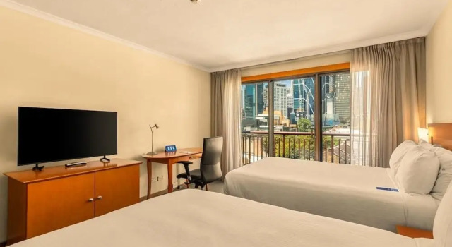 Четырёхместный номер Standard с видом на гавань Sydney Harbour Hotel