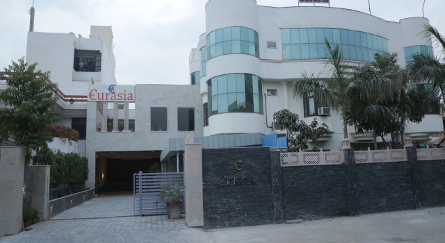 Hotel Eurasia, Забронировать Отель Отели штата Раджастхана с бассейном, Бассейн
