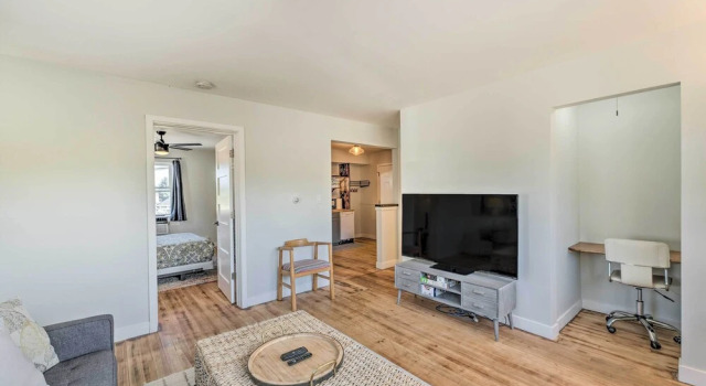 Breezy-chic Apartment - Steps to Geneva Lake!, Réserver Appartement Williams Bay 