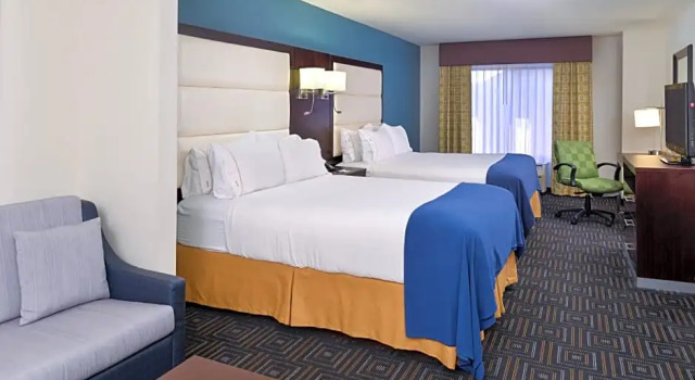 Четырёхместный номер Deluxe La Quinta Inn & Suites by Wyndham Bessemer
