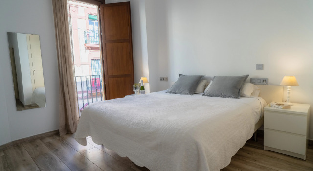 AZZ Sevilla Torre de la Plata Apartamentos, Забронировать Отель Отели Севильи 3 звезды, рядом с Mercado de Triana, 3*