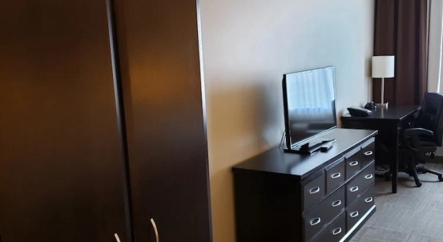 Четырёхместный номер Deluxe Canad Inns Destination Centre Health Sciences Centre