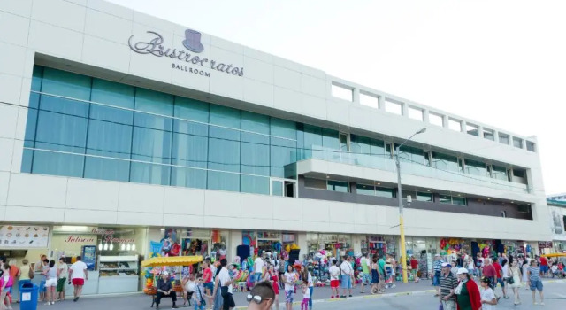 Complex Aristrocratos, Varaa Hotelli Hotellit Mamaia-Sat pysäköinnillä, Pysäköinti