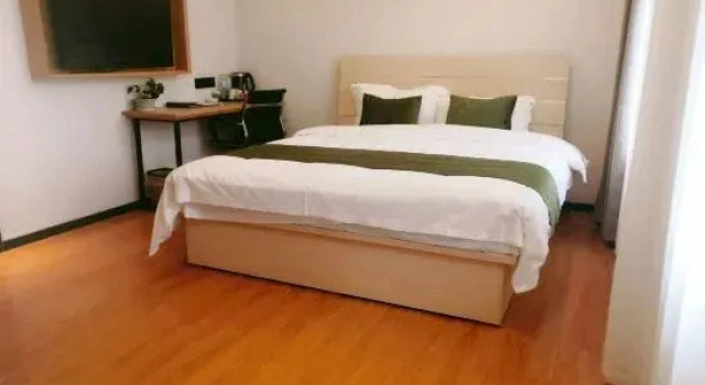 Люкс Business GreenTree Inn Express (Qingdao Golden Beach shanli subway station)