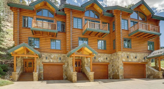 Ski-in/ski-out Mountain Village Condo w/ Hot Tub!