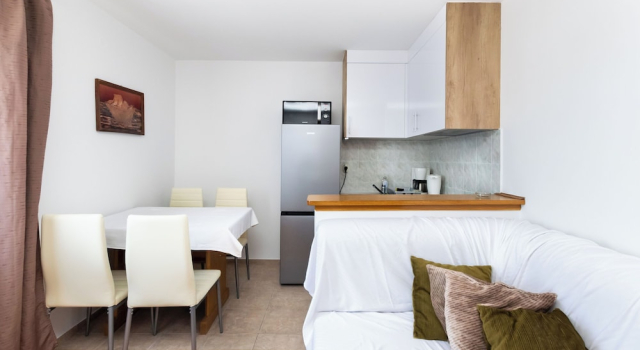 Apartments Zdenka, Prenota Appartamento Hotel a Isole Quarnerine con parcheggio, Parcheggio