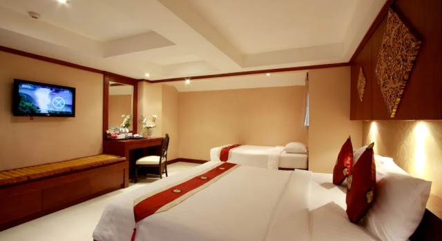 Трёхместный номер Loft Wing Rayaburi Hotel, Patong