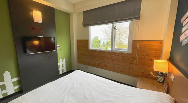 Breeze and Waves Hostel