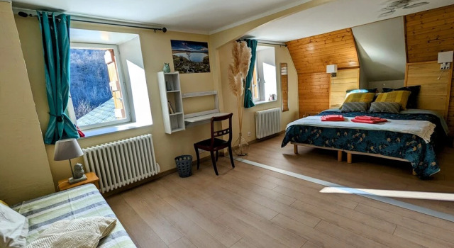 Lepadou-Bas, Book Hotel Saint-Chely-d'Aubrac Aveyron