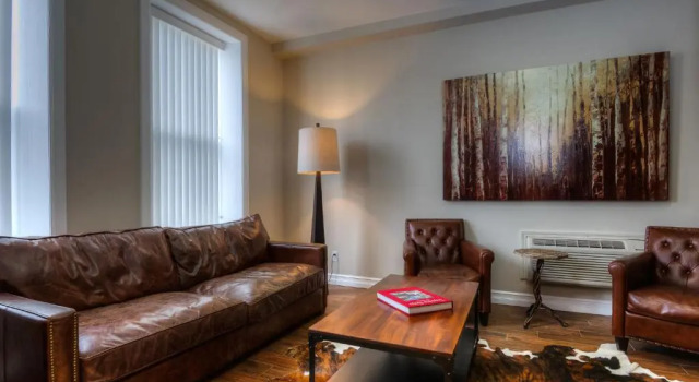 Люкс Western Hotel & Executive Suites