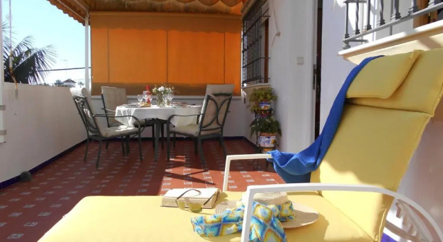 Апартаменты Penthouse Sleeps 4 With Private Garden