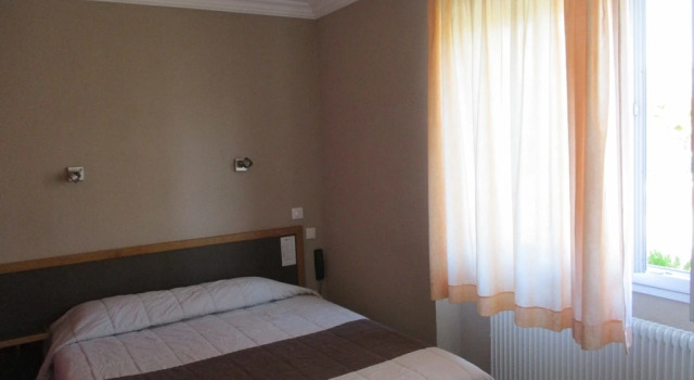 Трёхместный номер Superior Hôtel Au Val De Saône PARKING GRATUIT