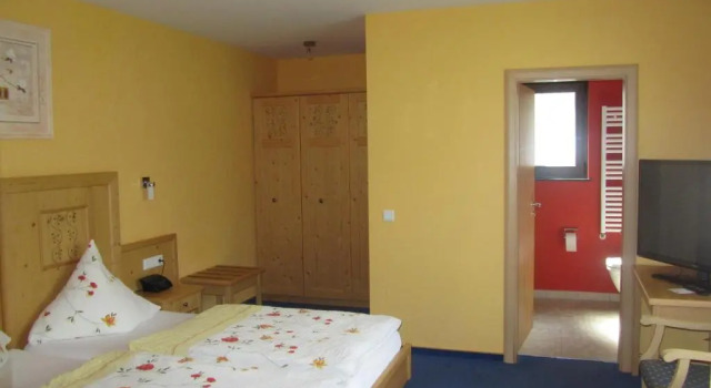 Апартаменты Hotel zur Burg Nürburg Large car park