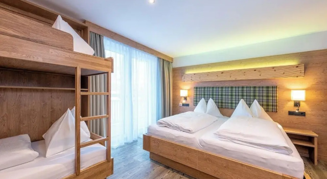 Трёхместный номер Superior с балконом и с видом на горы Hotel Garni Siegmundshof - inclusive Joker Card im Sommer