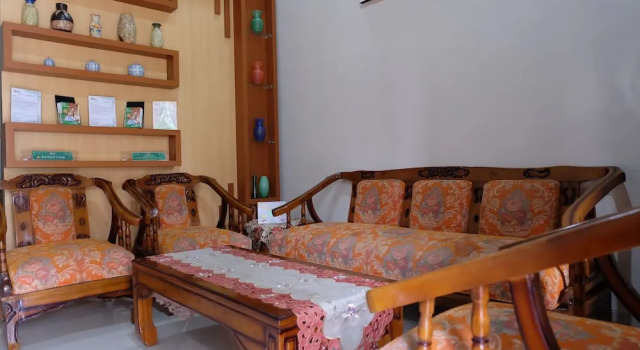 Simply Homy Guest House Uty Kronggahan, Boek Pension Gastenverblijven in Yogjakarta, Pension