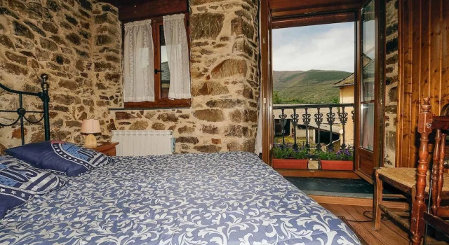 Casa Abuelo José I, Book Hotel Noceda 