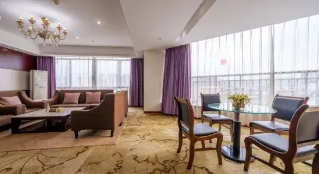 Люкс Executive c 1 комнатой с видом на улицу Huayuan Hotel