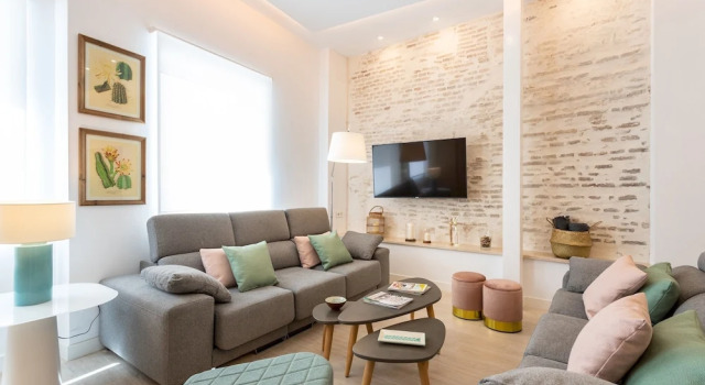 Bright House With 6 Bedrooms & 7 Bathrooms & 2 Terraces. General Castaños