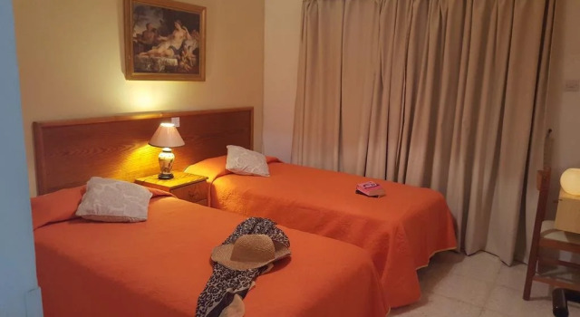 Arilena Holiday Apartments, Rezerwuj Apartament Hotele w Pafos z basenem, w pobliżu Municipal Baths Beach, Basen