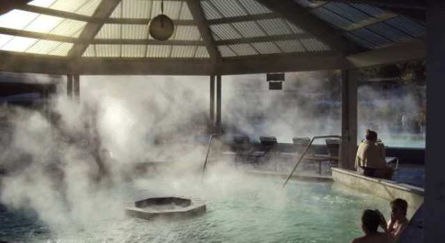 Calistoga Spa Hot Springs - Authentic Hot Springs Spa & Resort, Забронировать Курортный отель СПА-отели Калистогов, рядом с Indian Springs Mud Baths, SPA-услуги