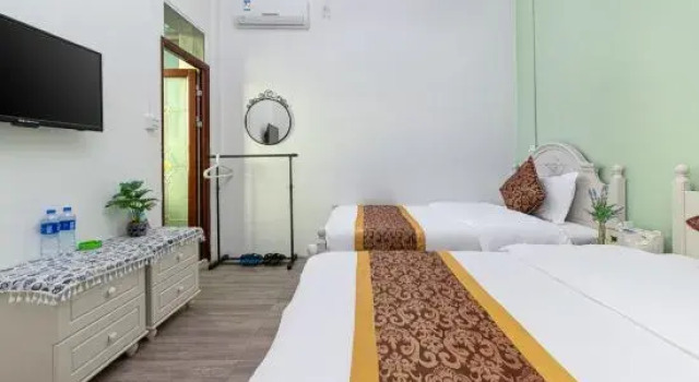 Кровать в общем номере с 6 комнатами Xiaoye Inn Xichong Shenzhen