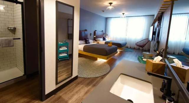 Четырёхместный номер Standard MOXY New Orleans Downtown/French Quarter Area