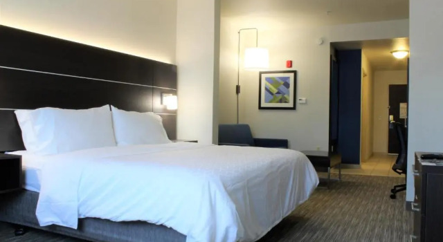 Люкс Holiday Inn Express Hotel & Suites Napa Valley-American Canyon by IHG