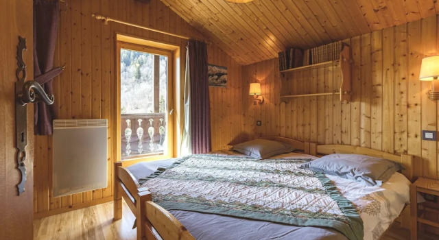 Chalet With 3 Bedrooms in Champagny en Vanoise, With Wonderful Mountai, Prenota Chalet Hotel a Rodano-Alpi con parcheggio, Parcheggio