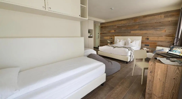 Четырёхместный номер Comfort Hotel Sporting Family Hospitality
