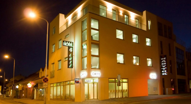 Hotel Deluxe