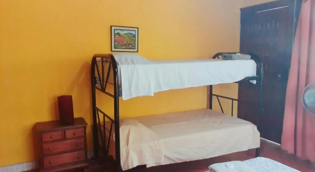 Кровать в общем номере Casa Inti Guesthouse & Lodge