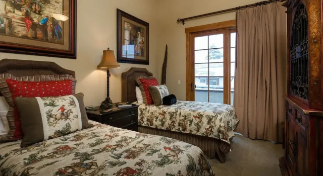 5th Street Penthouse 3 BedroomCondo By Moving Mountains