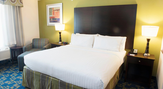 Holiday Inn Express and Suites Urbandale Des Moines, Rezerwuj Hotel Urbandale Iowa