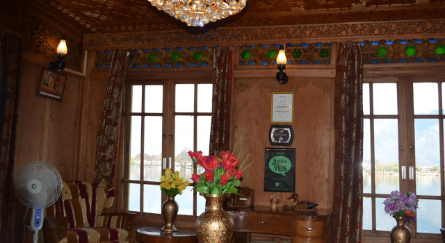 Peacock Houseboats, Забронировать Отель Сринагар Jammu & Kashmir Ski