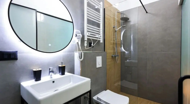 Grandstay Central 103