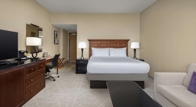 Двухместный номер для гостей с нарушениями слуха DoubleTree by Hilton Chicago OHare Airport-Rosemont