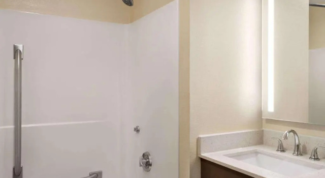 Номер Standard AmericInn by Wyndham Dodgeville