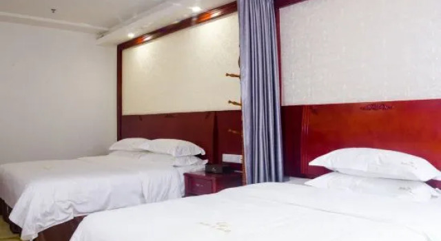 Двухместный семейный люкс Long Zhou Hotel