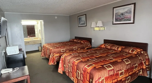 Четырёхместный номер Standard Hotel 81 El Reno