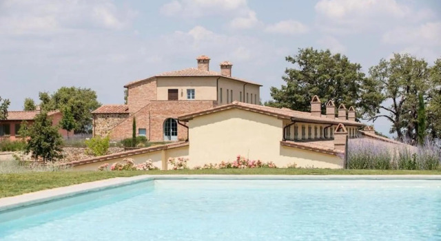 Deluxe Apartment in Villa Salvia - Cignella Resort Tuscany, Book Apartment Trequanda Crete Senesi