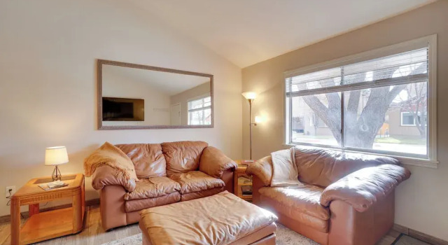 Flagstaff Townhome w/ Grill ~ 3 Mi to Downtown, Забронировать Апартаменты/квартира Флагстафф 