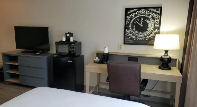 Четырёхместный люкс c 1 комнатой Country Inn & Suites by Radisson, Buford at Mall of Georgia, GA