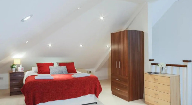 Апартаменты Deluxe Finchley Central - Spacious Triplex