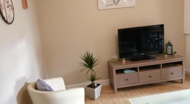 appartement type f2 proche PARIS 25 KM, Varaa Huoneisto  