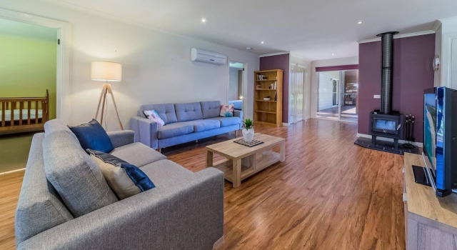 LOCH RETREAT - 550m TO TOWN, Rezervasyon Otel Gippsland otoparklı oteller, Otopark
