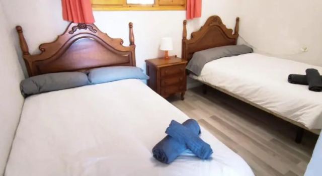 APARTAMENTO SOLANO - VIRGEN DE LA VEGA - ALCALÁ IDEAL MONTAñA Y RELAX, Book Apartment Hotels in Aragon with Parking, Parking