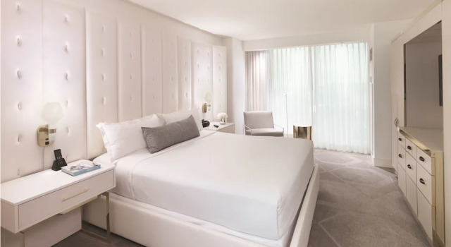 Двухместный люкс W Premier Mandalay Bay Resort And Casino