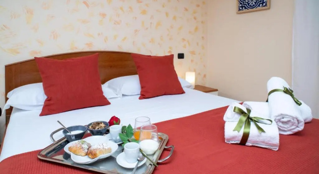 Contaldi House, Book Hotel Hoteller i Nocera Superiore med parkering, Parkering